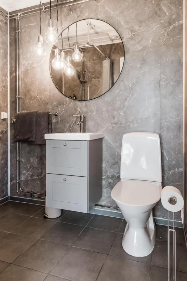 Nyrenoverat Gardshus Pa Havstomt Med Hoeg Standard Örnsköldsvik エクステリア 写真