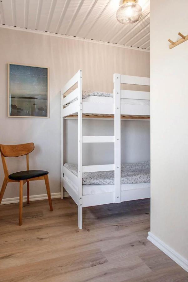 Nyrenoverat Gardshus Pa Havstomt Med Hoeg Standard Örnsköldsvik エクステリア 写真